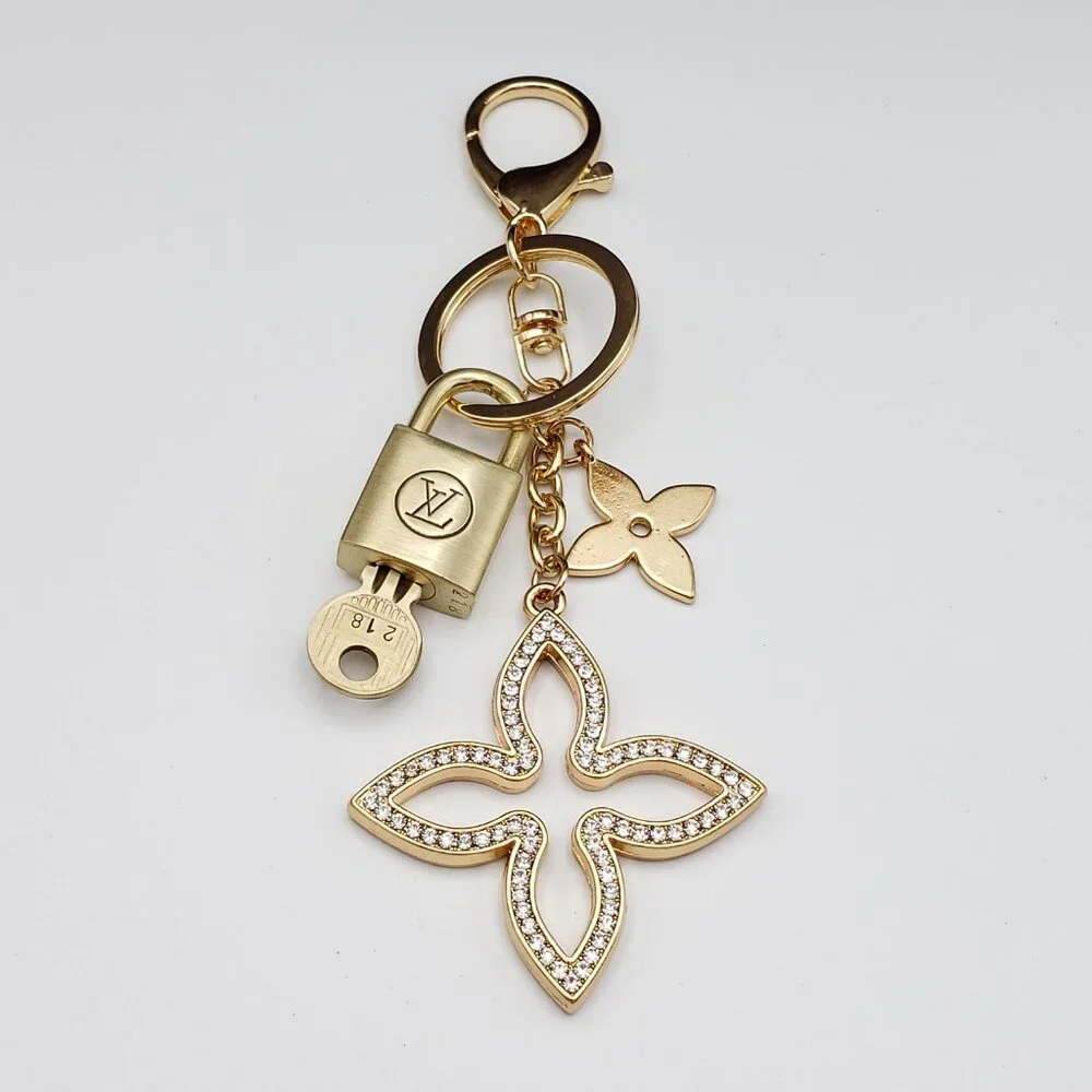 Authentic Louis Vuitton Lock & Key with Unbranded Clover Charm, Keychain 021226 - Picture 10 of 10